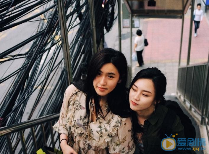 尚语贤与人合照 尚语贤高清写真_尚语贤高清剧照