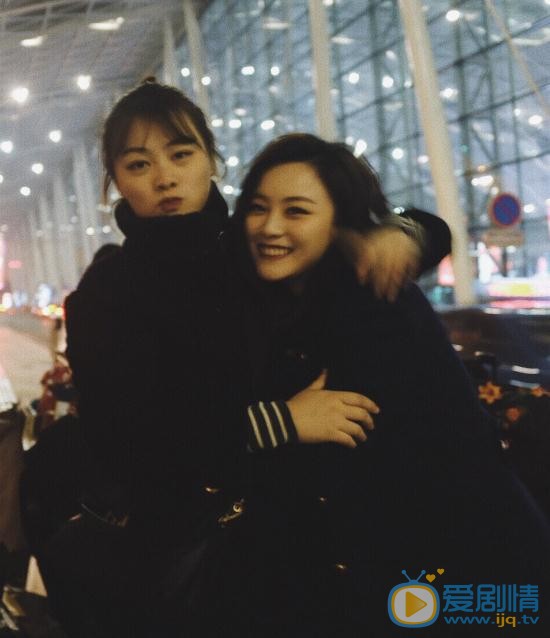 尚语贤与人合照 尚语贤高清写真_尚语贤高清剧照