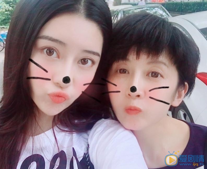 朱凌雾与人合照 朱凌雾高清写真_朱凌雾高清剧照