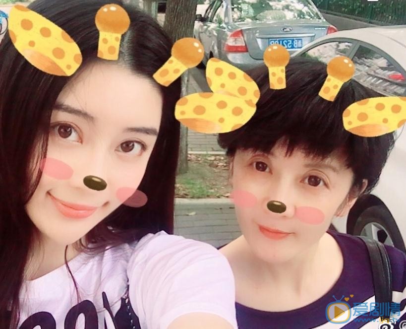 朱凌雾与人合照 朱凌雾高清写真_朱凌雾高清剧照
