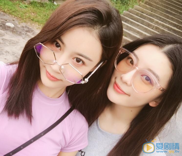 朱凌雾与人合照 朱凌雾高清写真_朱凌雾高清剧照