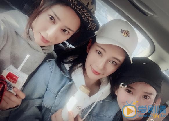 朱凌雾与人合照 朱凌雾高清写真_朱凌雾高清剧照