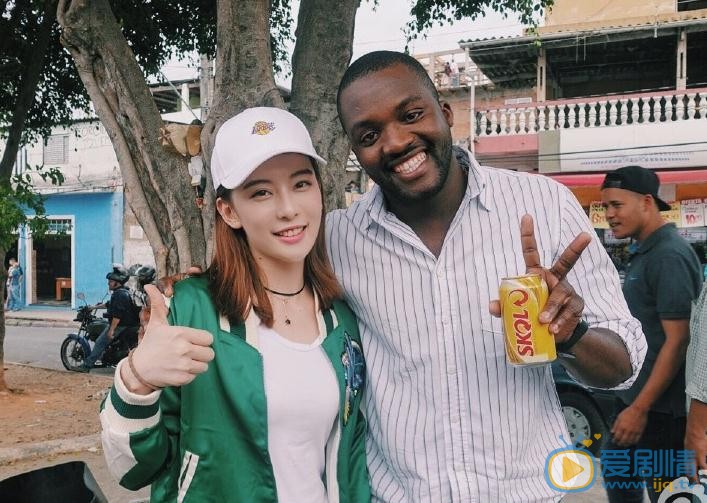 朱凌雾与人合照 朱凌雾高清写真_朱凌雾高清剧照