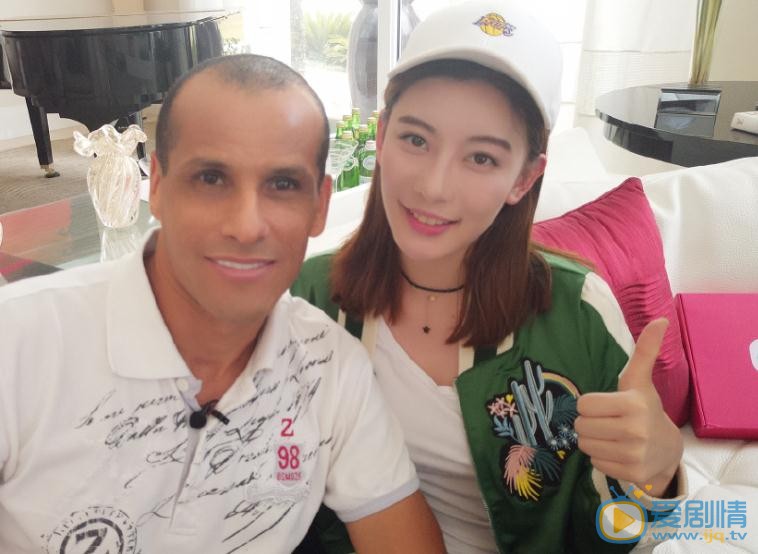 朱凌雾与人合照 朱凌雾高清写真_朱凌雾高清剧照