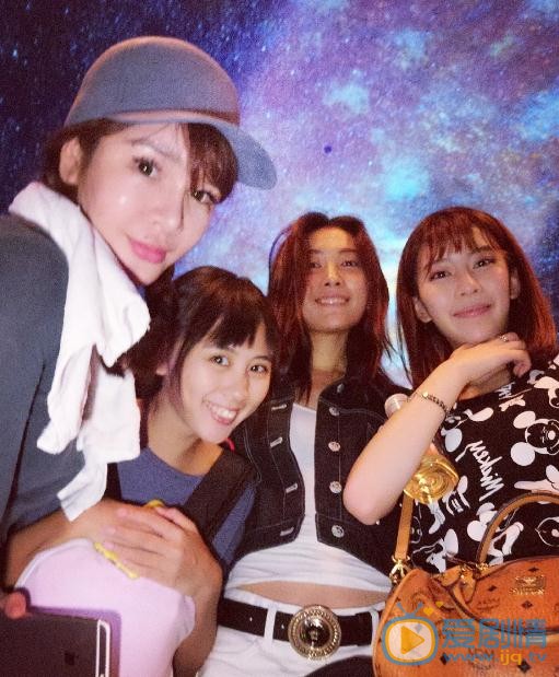 朱凌雾与人合照 朱凌雾高清写真_朱凌雾高清剧照