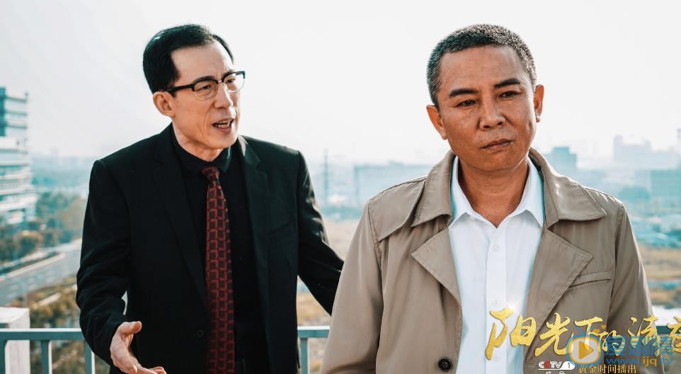 阳光下的法庭剧照