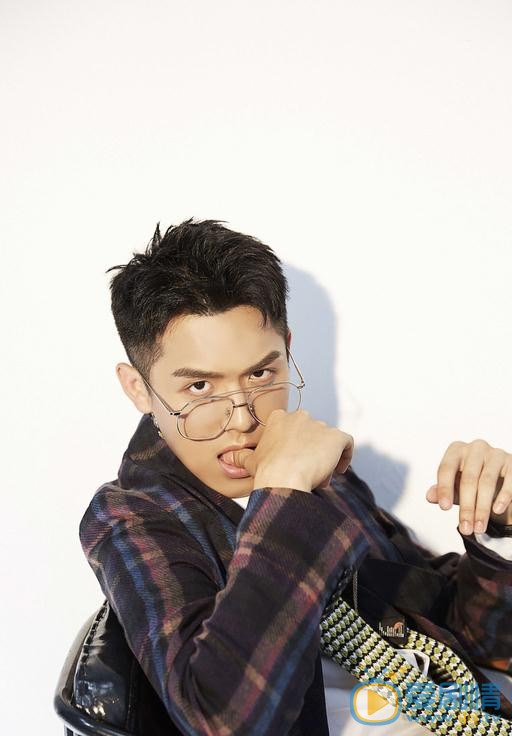 陈信喆西装写真 陈信喆高清写真_陈信喆高清剧照