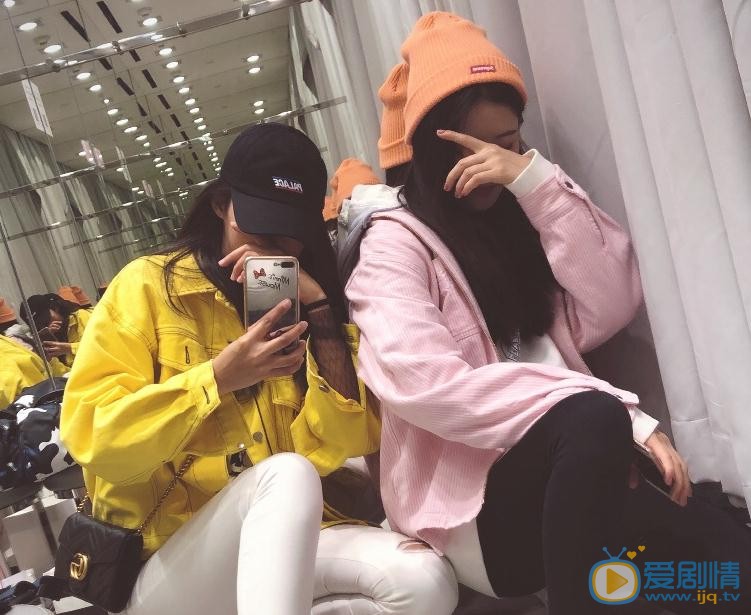 余欢欢与人合照 余欢欢高清写真_余欢欢高清剧照