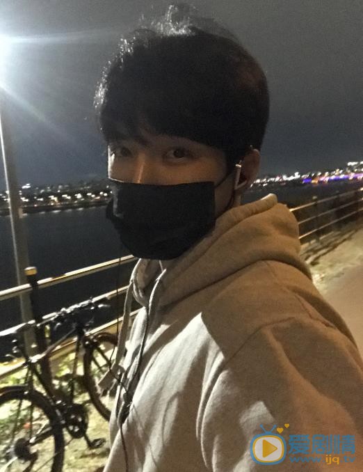 辉灿生活照 辉灿高清写真_辉灿高清剧照