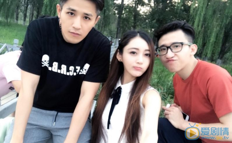 古铭瀚与人合照 古铭瀚高清写真_古铭瀚高清剧照