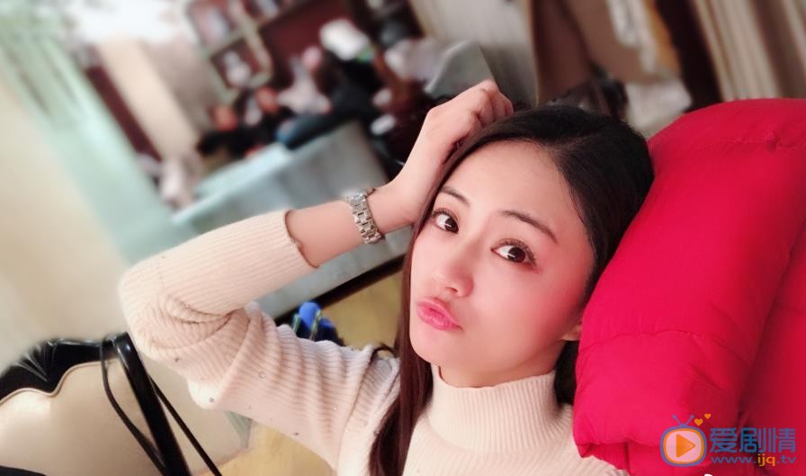 叶新晨嘟嘴卖萌照 叶新晨高清写真_叶新晨高清剧照