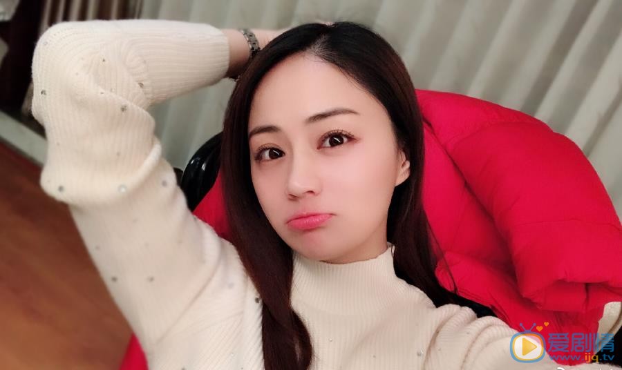 叶新晨嘟嘴卖萌照 叶新晨高清写真_叶新晨高清剧照