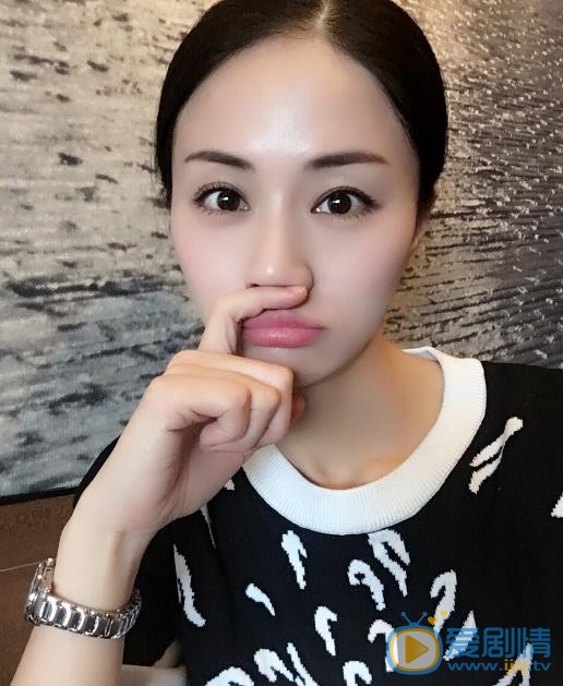 叶新晨嘟嘴卖萌照 叶新晨高清写真_叶新晨高清剧照
