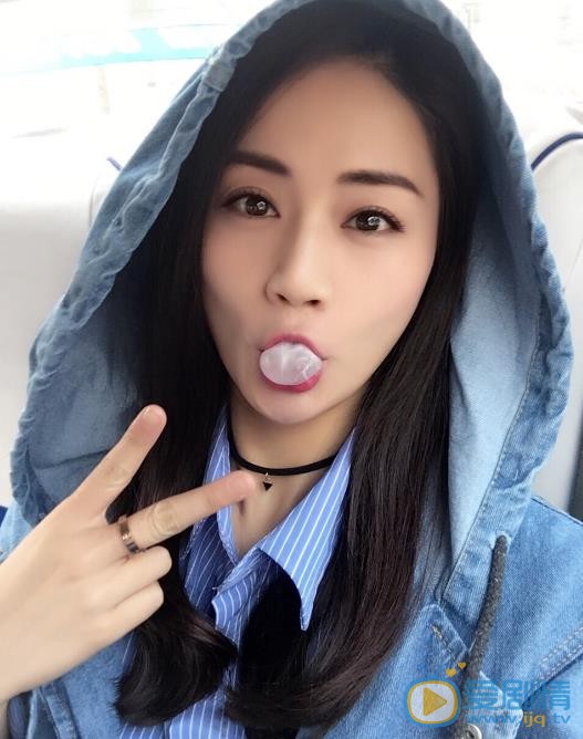 叶新晨嘟嘴卖萌照 叶新晨高清写真_叶新晨高清剧照