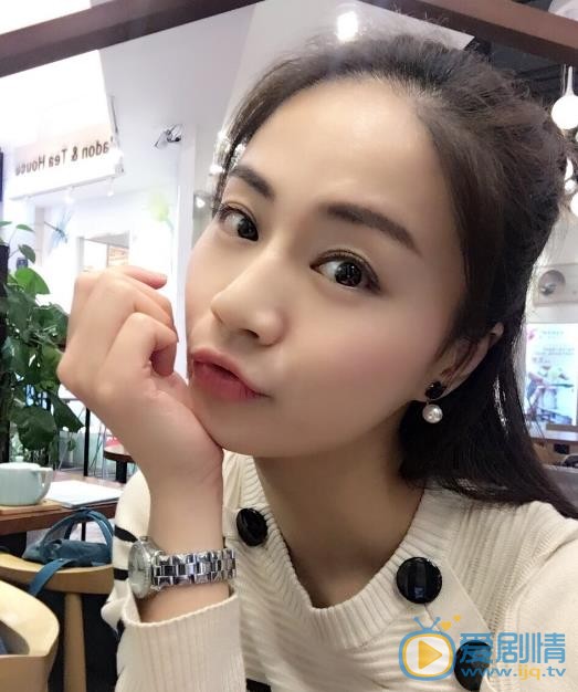 叶新晨嘟嘴卖萌照 叶新晨高清写真_叶新晨高清剧照