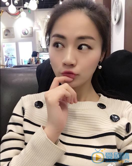 叶新晨嘟嘴卖萌照 叶新晨高清写真_叶新晨高清剧照