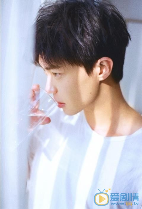 王思远侧颜美照 王思远高清写真_王思远高清剧照