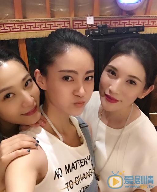 商忆莎与人合照 商忆莎高清写真_商忆莎高清剧照