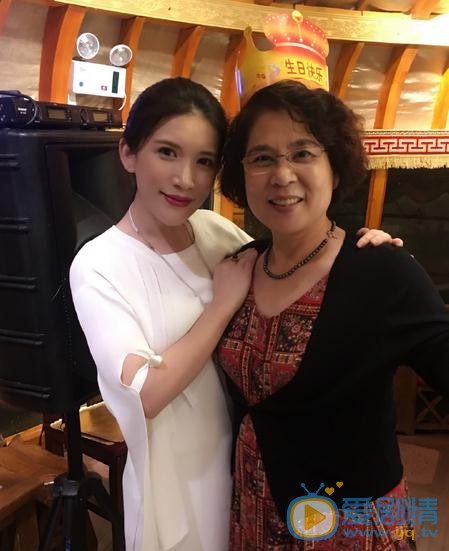 商忆莎与人合照 商忆莎高清写真_商忆莎高清剧照