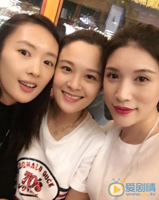 商忆莎与人合照 商忆莎高清写真_商忆莎高清剧照
