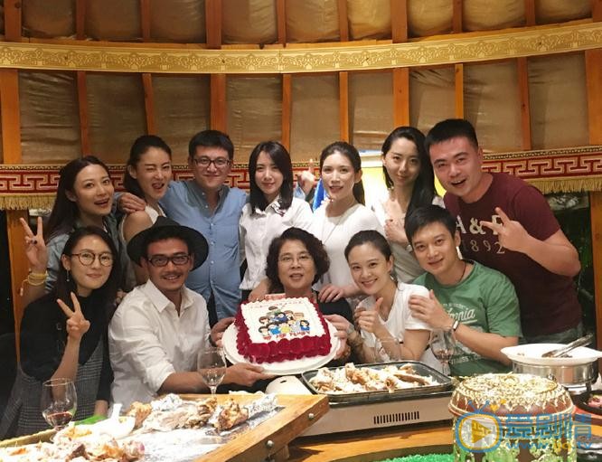商忆莎与人合照 商忆莎高清写真_商忆莎高清剧照