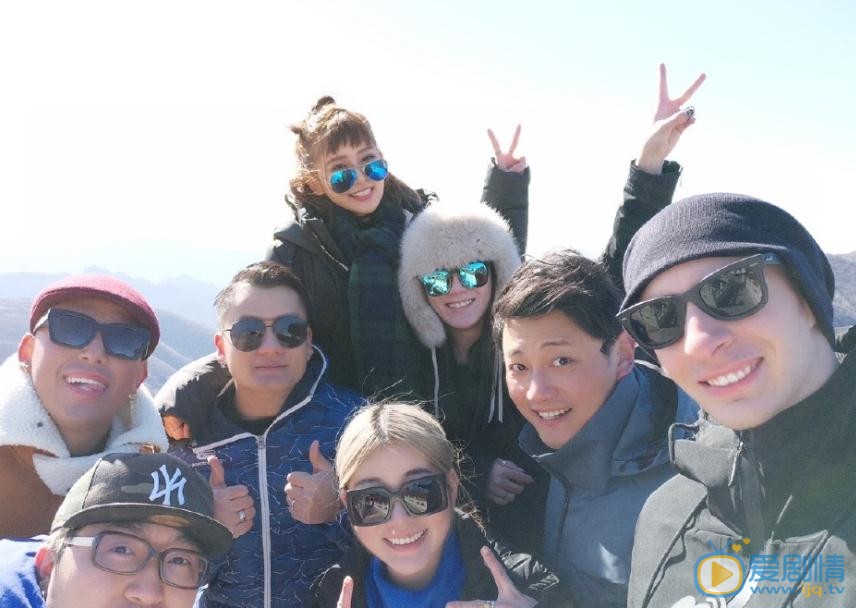 张洪睿与人合照 张洪睿高清写真_张洪睿高清剧照