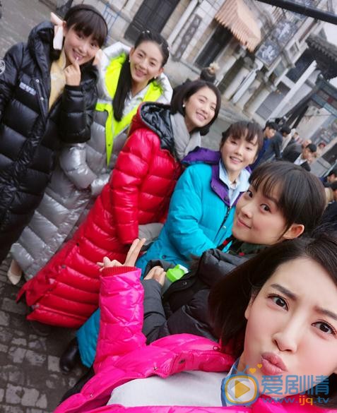 杨卿与人合照 杨卿高清写真_杨卿高清剧照