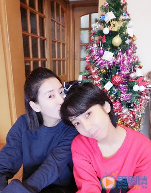杨卿与人合照 杨卿高清写真_杨卿高清剧照