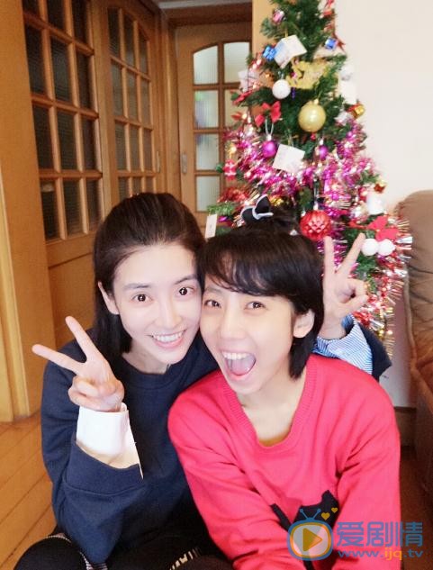 杨卿与人合照 杨卿高清写真_杨卿高清剧照