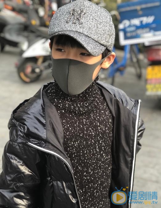 董李无忧路透机场照 董李无忧高清写真_董李无忧高清剧照