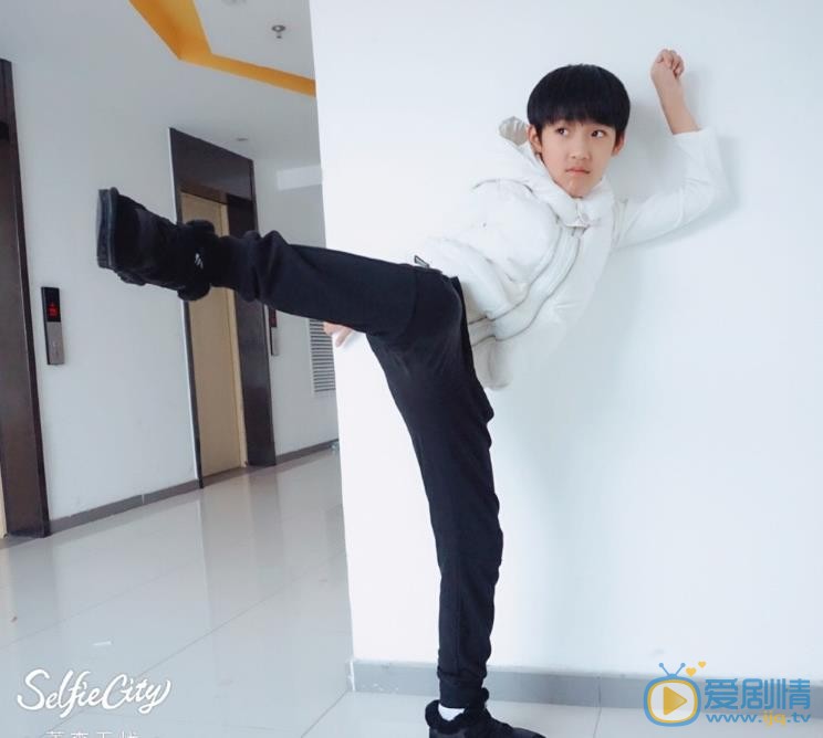 董李无忧街拍写真照 董李无忧高清写真_董李无忧高清剧照