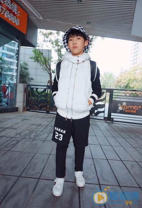 董李无忧街拍写真照 董李无忧高清写真_董李无忧高清剧照
