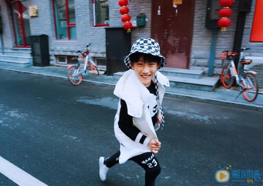 董李无忧街拍写真照 董李无忧高清写真_董李无忧高清剧照