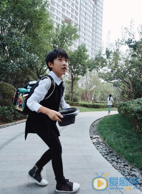 董李无忧街拍写真照 董李无忧高清写真_董李无忧高清剧照