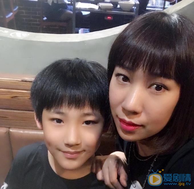 董李无忧家人合照 董李无忧高清写真_董李无忧高清剧照
