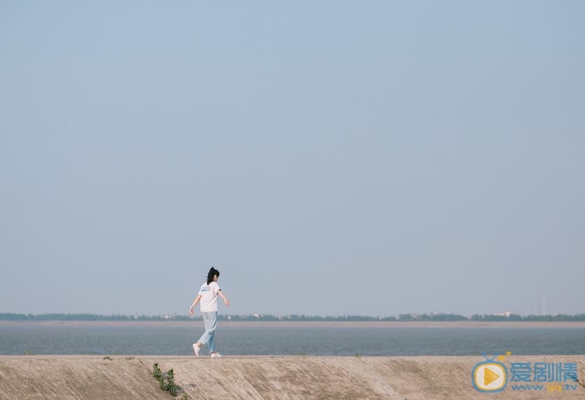 张晓唯海边写真 张晓唯高清写真_张晓唯高清剧照
