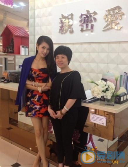 申珉熙与人合照 申珉熙高清写真_申珉熙高清剧照
