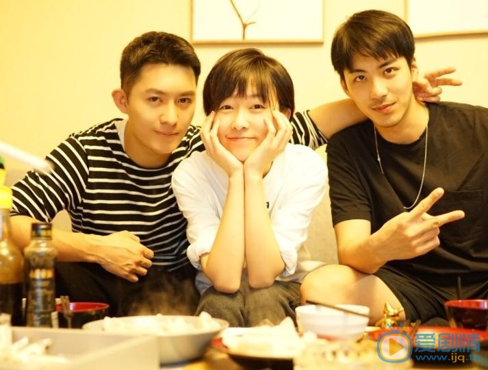 刘洛汐与人合照 刘洛汐高清写真_刘洛汐高清剧照