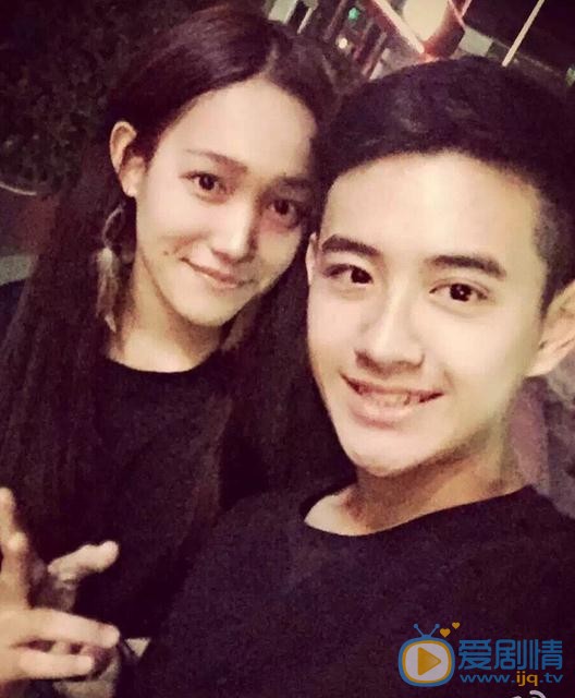 洪佳宁与人合照 洪佳宁高清写真_洪佳宁高清剧照