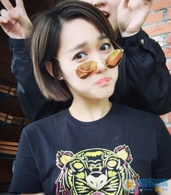 洪佳宁与人合照 洪佳宁高清写真_洪佳宁高清剧照