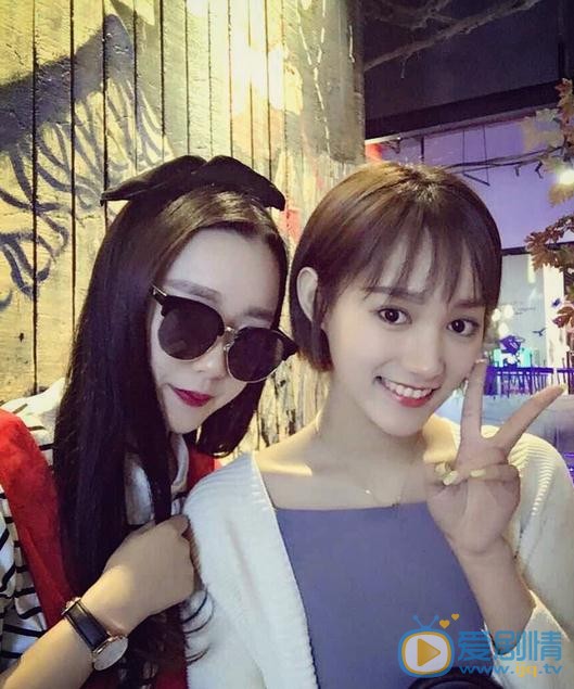 洪佳宁与人合照 洪佳宁高清写真_洪佳宁高清剧照