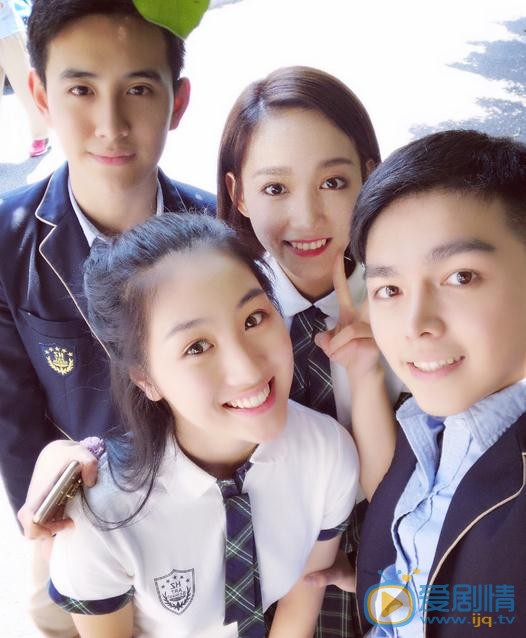 洪佳宁与人合照 洪佳宁高清写真_洪佳宁高清剧照