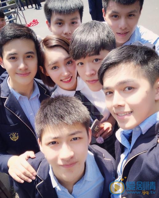 洪佳宁与人合照 洪佳宁高清写真_洪佳宁高清剧照