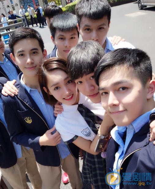 洪佳宁与人合照 洪佳宁高清写真_洪佳宁高清剧照