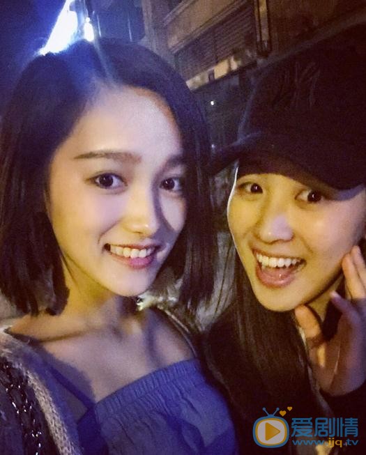 洪佳宁与人合照 洪佳宁高清写真_洪佳宁高清剧照