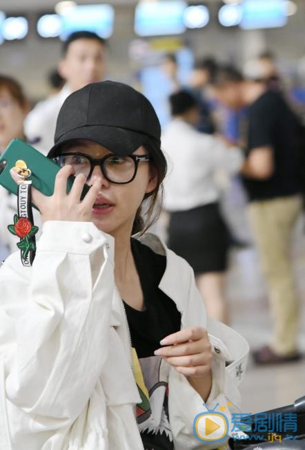 巩新亮机场路透照 巩新亮高清写真_巩新亮高清剧照
