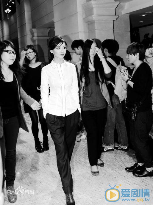 巩新亮机场路透照 巩新亮高清写真_巩新亮高清剧照
