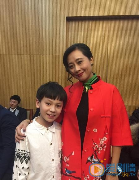 彭艺博与人合照 彭艺博高清写真_彭艺博高清剧照