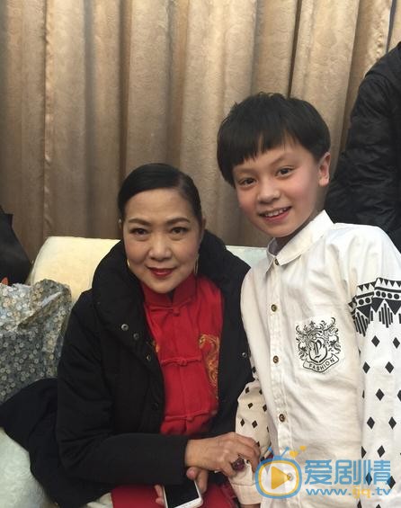 彭艺博与人合照 彭艺博高清写真_彭艺博高清剧照