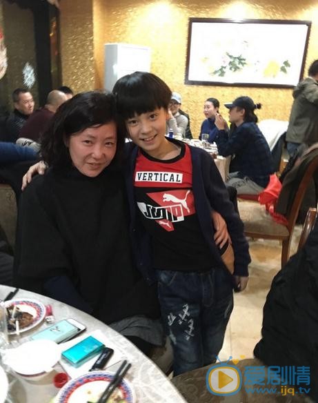 彭艺博与人合照 彭艺博高清写真_彭艺博高清剧照